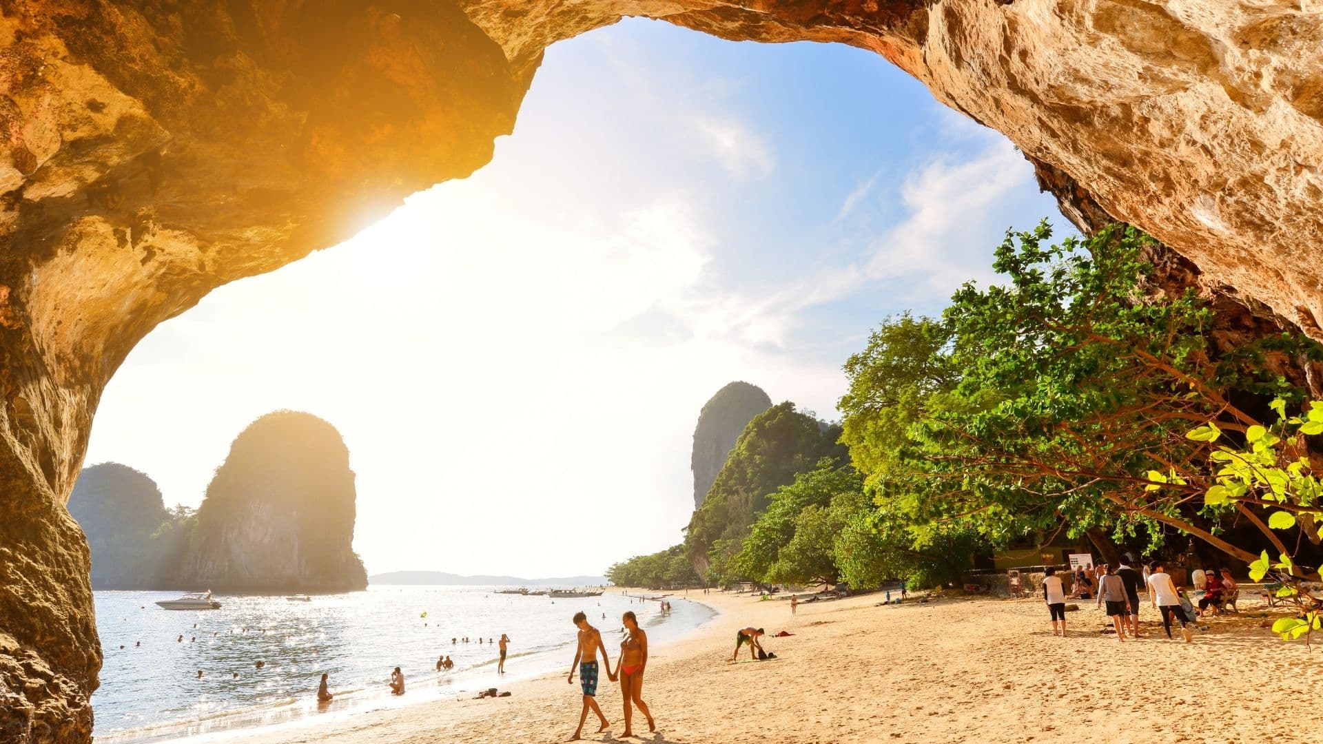 Von Bangkok nach Krabi: Flugzeug, Nachtbus oder Zug? (und warum die Fähre nicht existiert)