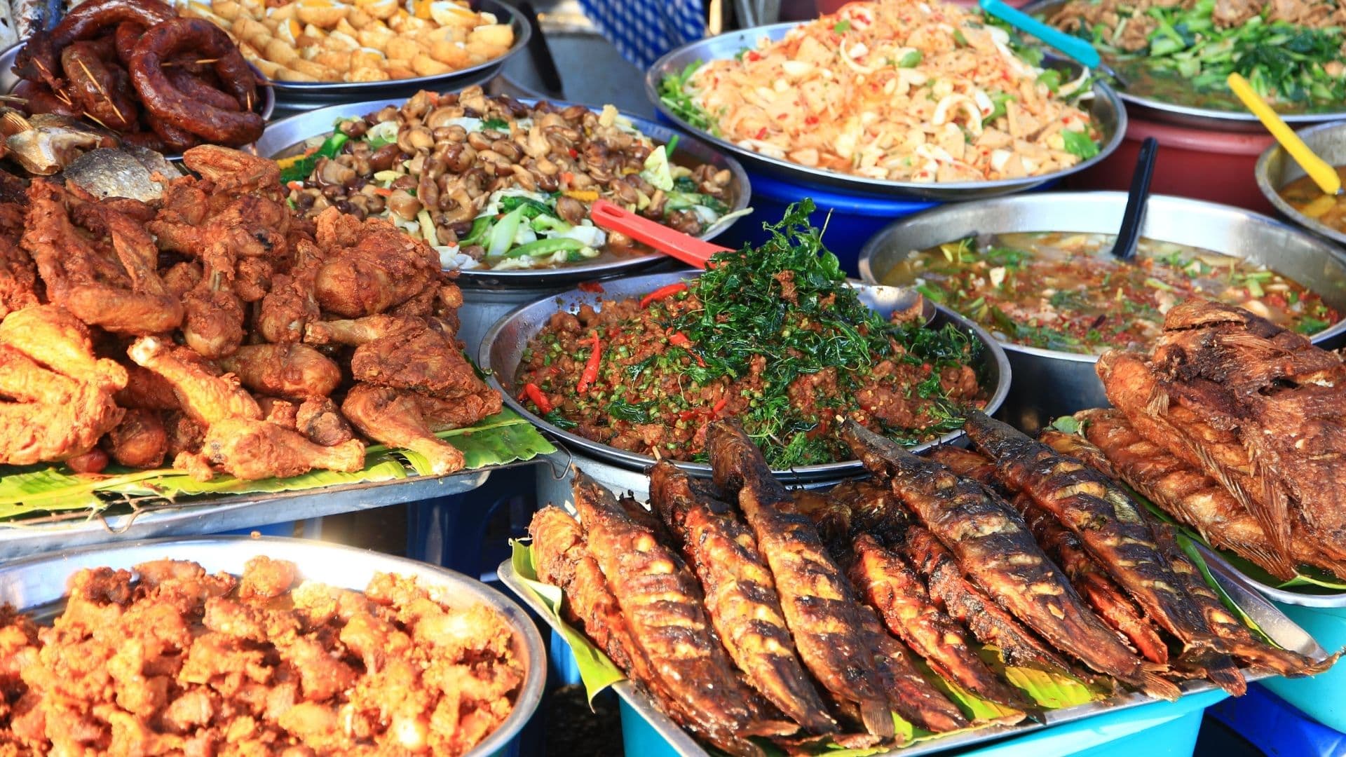 Bangkok Markets Tour | Damnoen Saduak & Maeklong Railway