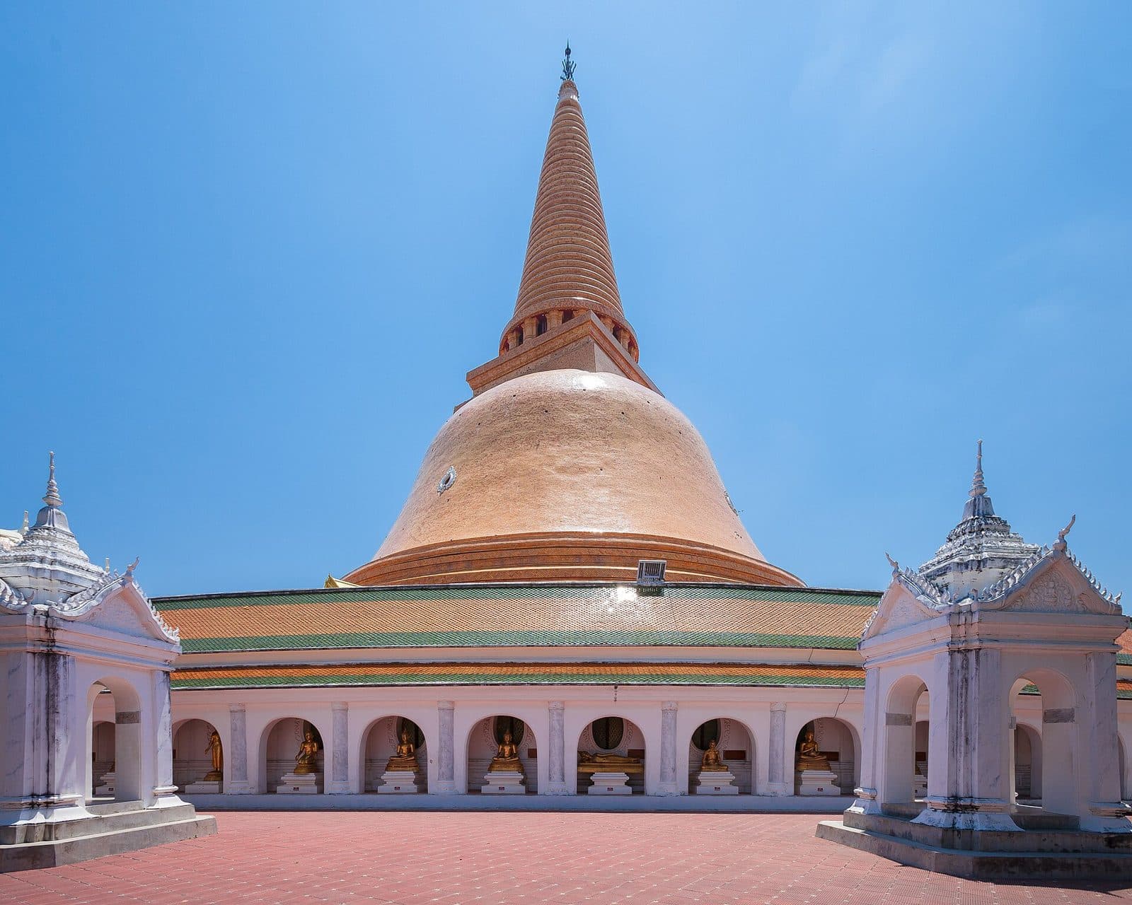Nakhon Pathom · Phra Pathom Chedi et lac de lotus, journée privée francophone, Phi Phi Paradise Travel