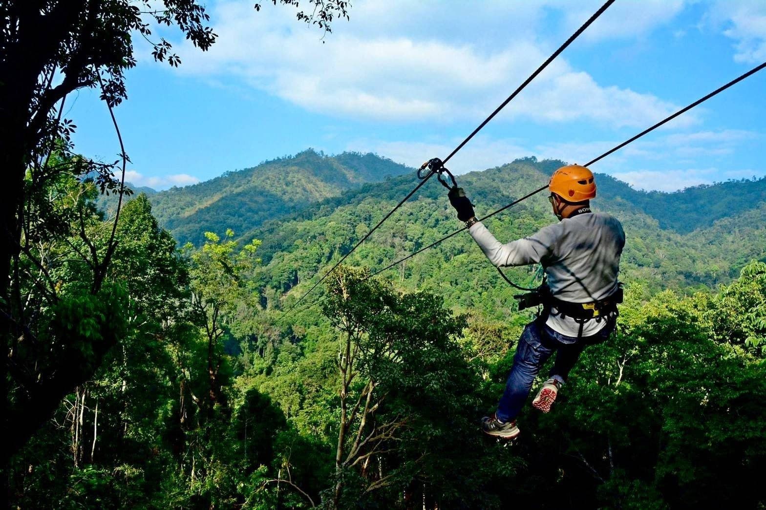 Tirolina en la jungla cerca de Chiang Mai · 19 o 38 plataformas, bufé tailandés incluido, Phi Phi Paradise Travel