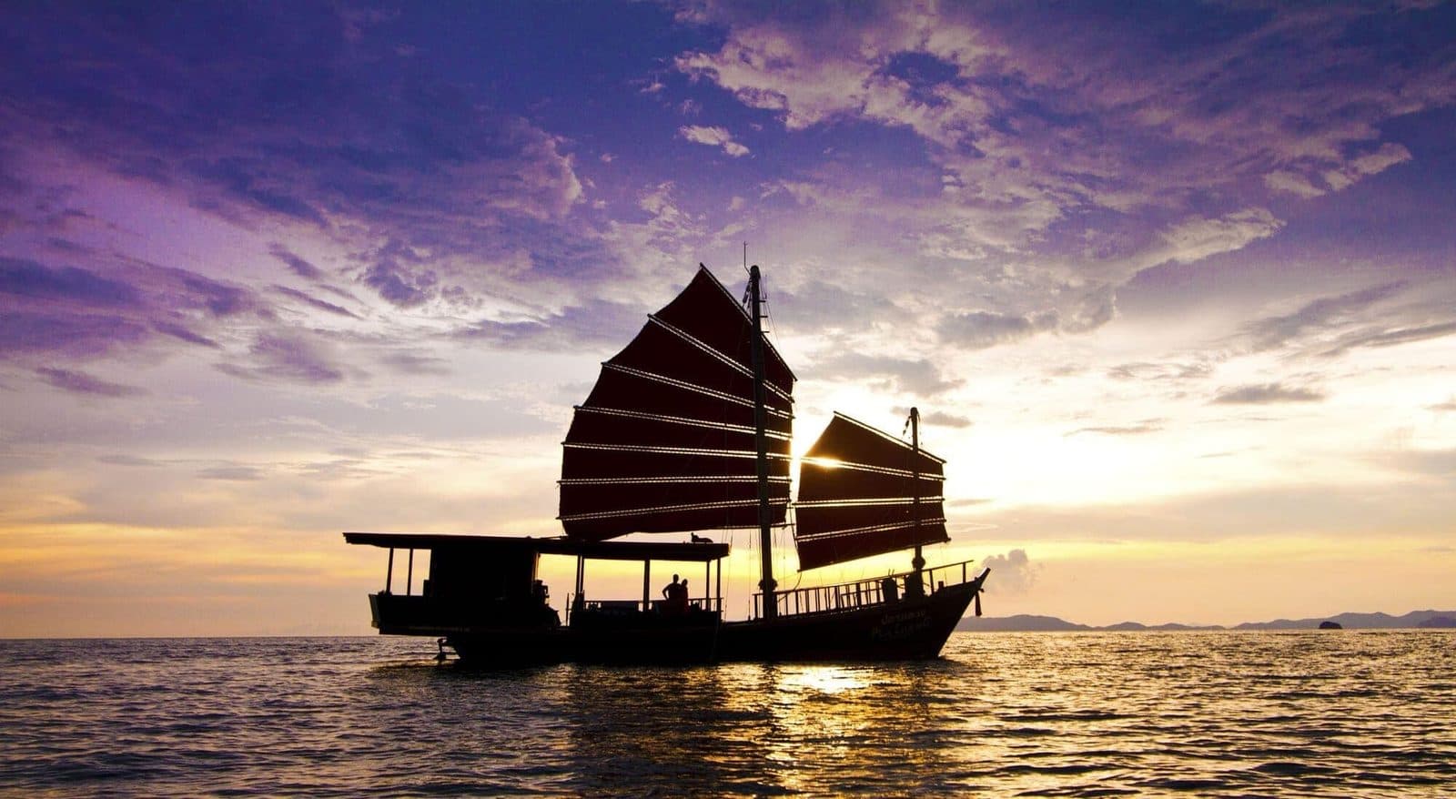 Dschunken-Kreuzfahrt bei Sonnenuntergang · Inseln von Krabi, Abendessen und Plankton