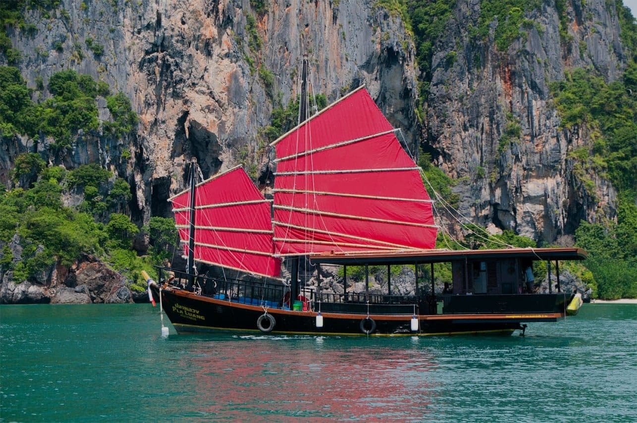 Dschunken-Kreuzfahrt bei Sonnenuntergang · Inseln von Krabi, Abendessen und Plankton