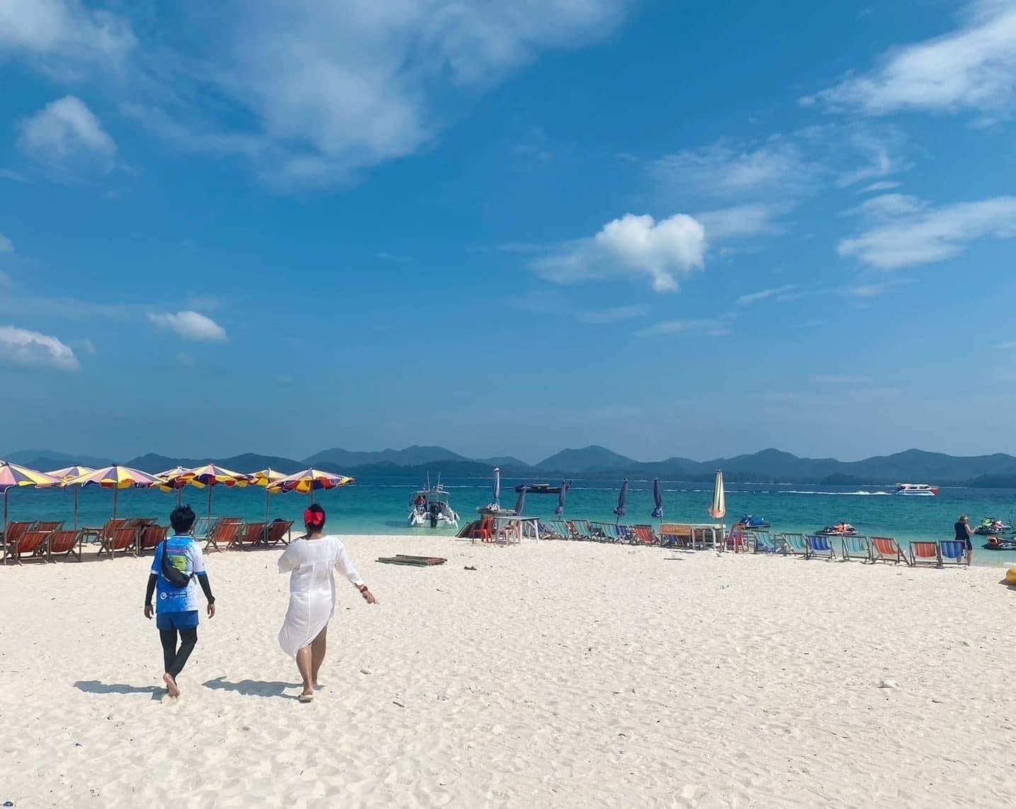 Khai-Inseln (Khai Nai, Khai Nui, Khai Nok) · privates Speedboat ab Phuket