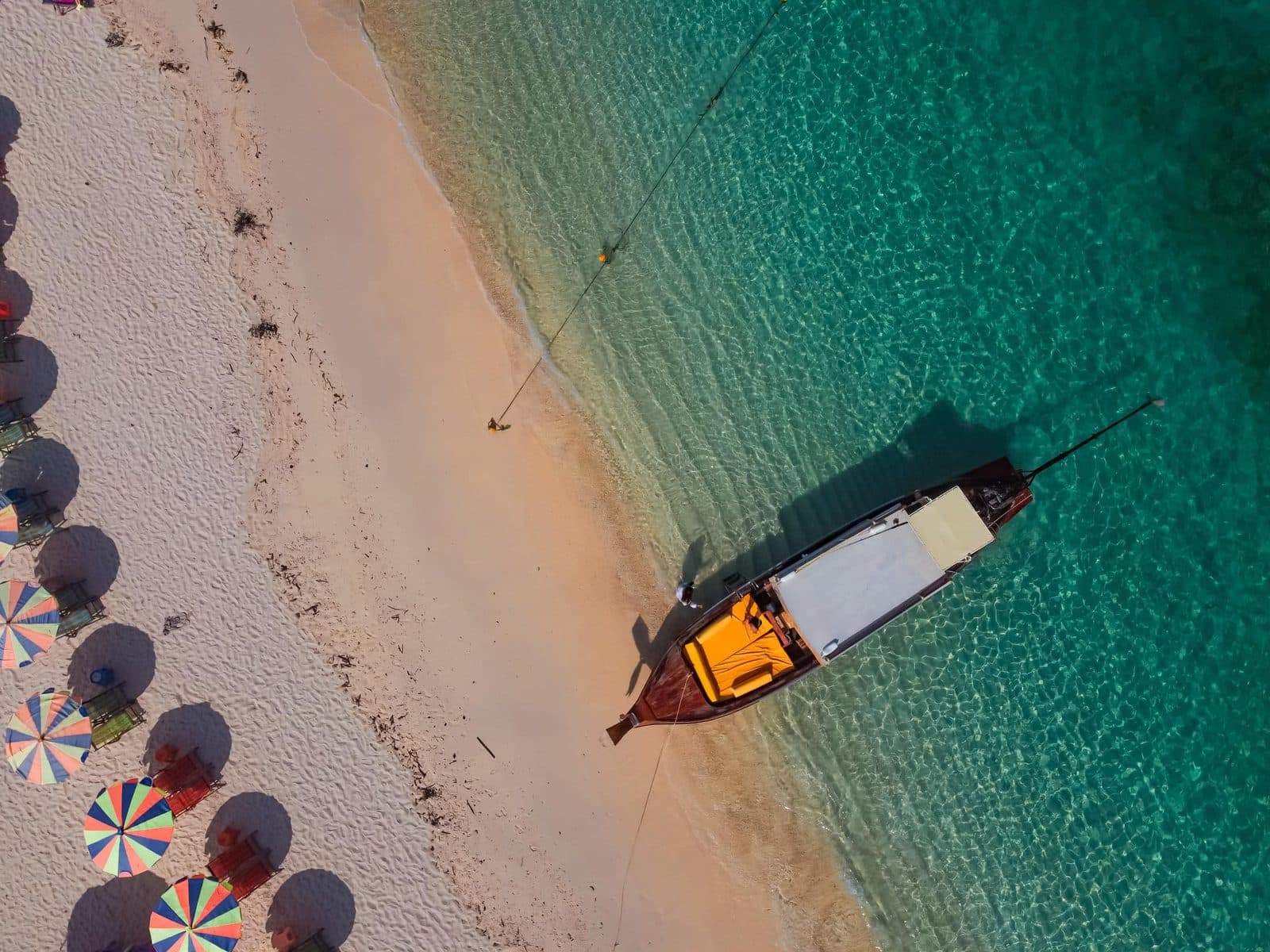 Longtail de lujo privado desde Phuket · Koh Khai, James Bond, Hong o Phi Phi