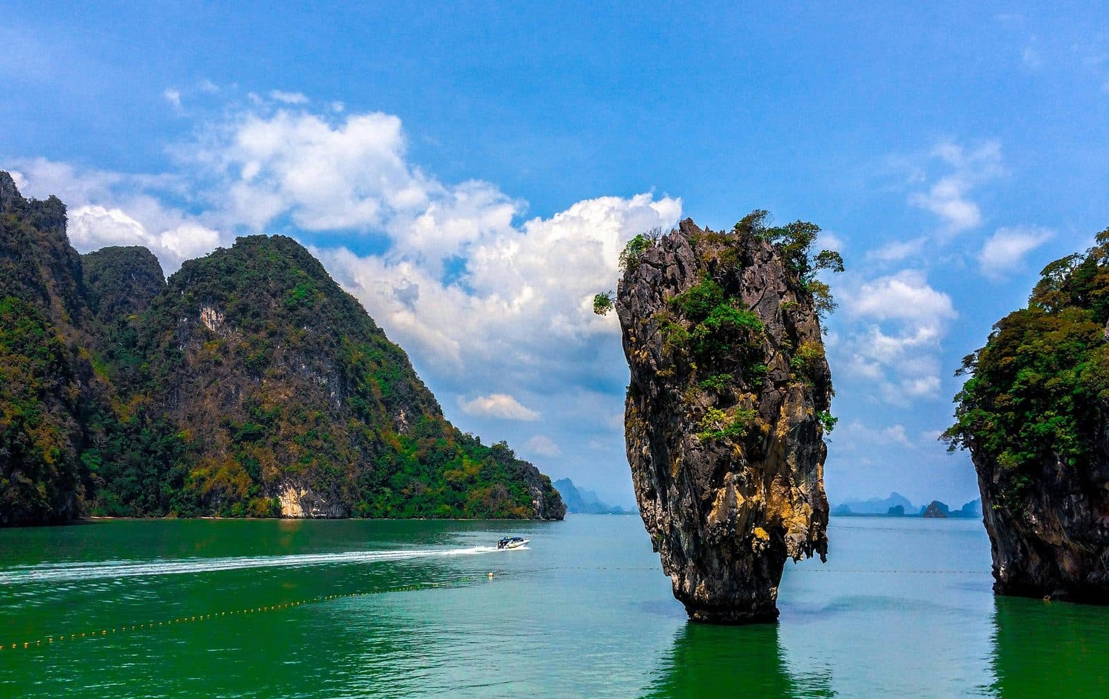 Longtail de lujo privado desde Phuket · Koh Khai, James Bond, Hong o Phi Phi