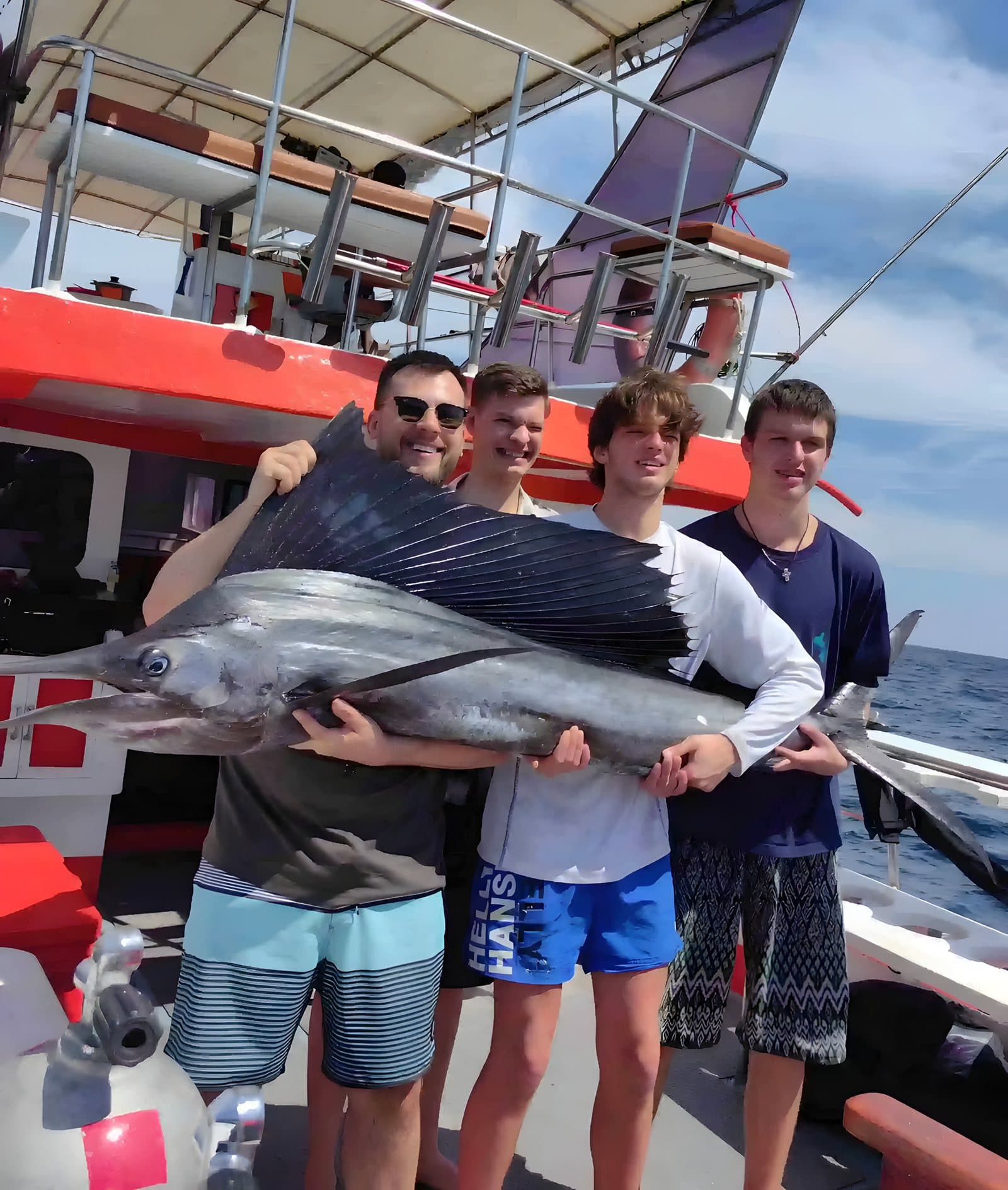 Pesca de marlim e peixe-vela · barco de pesca privativo, saindo de Phuket (até 10 pessoas), Phi Phi Paradise Travel