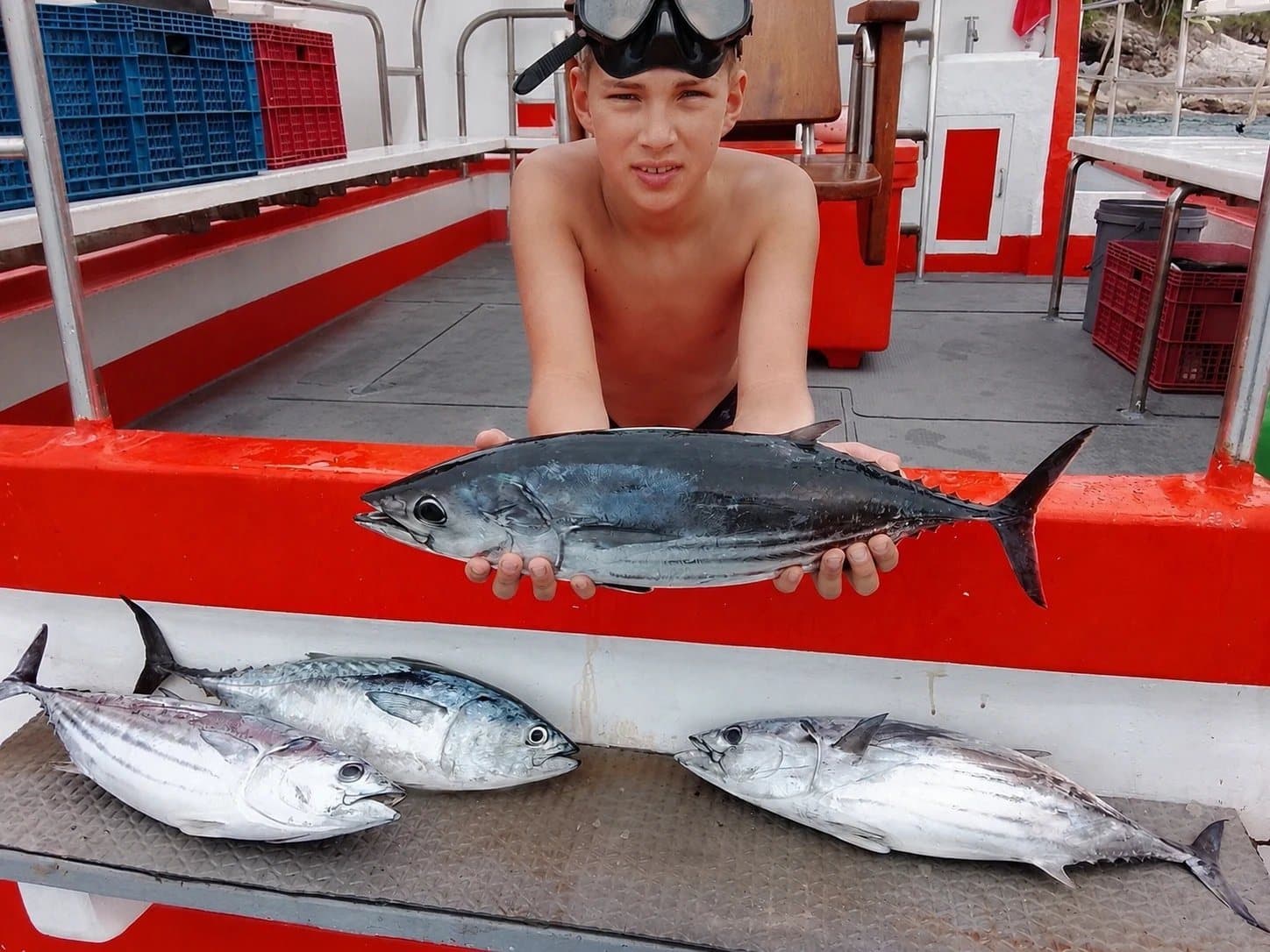 Pêche et snorkeling à Racha Yai · bateau de pêche privatisé depuis Phuket (jusqu'à 10 pers.)