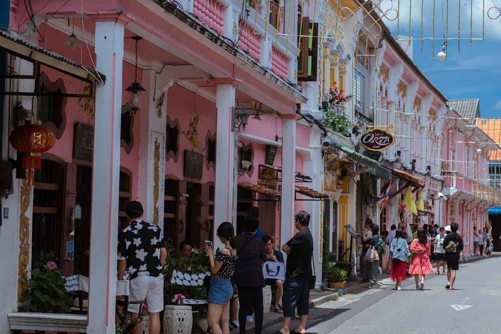 Phuket maßgeschneidert im privaten Van mit Guide · 8-Stunden-Tag (bis zu 9 Pers.)