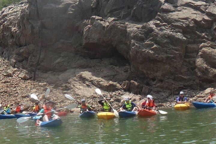 Kajak oder Paddleboard am Sri-Lanna-See · Mittagessen im schwimmenden Haus