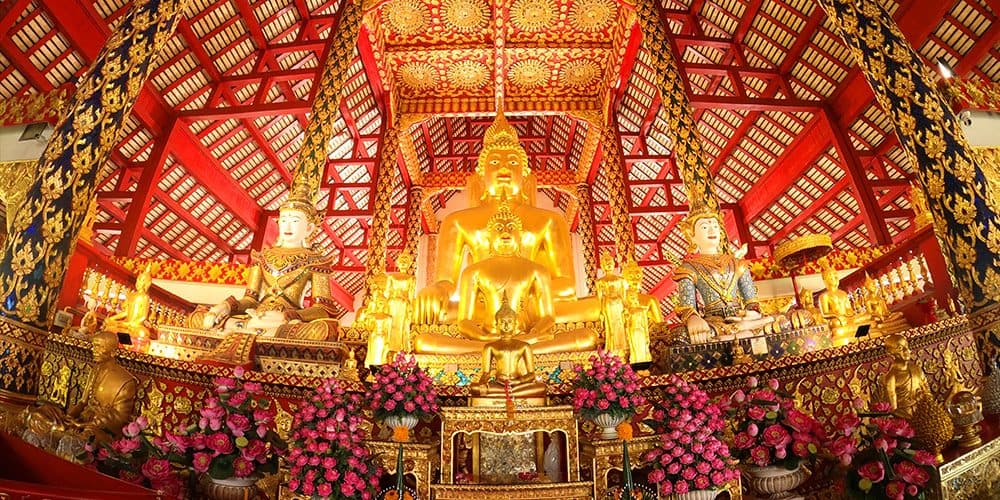 Ofrenda a los monjes al amanecer · mercado y Wat Suan Dok en Chiang Mai