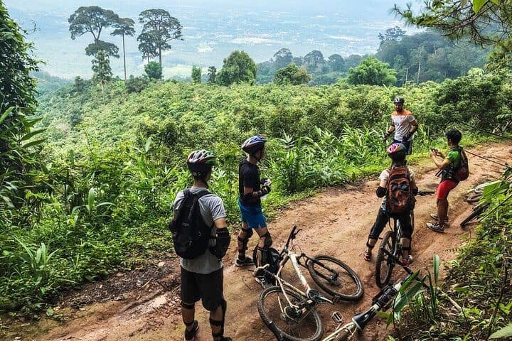 Mountainbike am Doi Suthep · Abfahrt vom Doi Pui (1.550 m) bis zum See, 4 Schwierigkeitsstufen