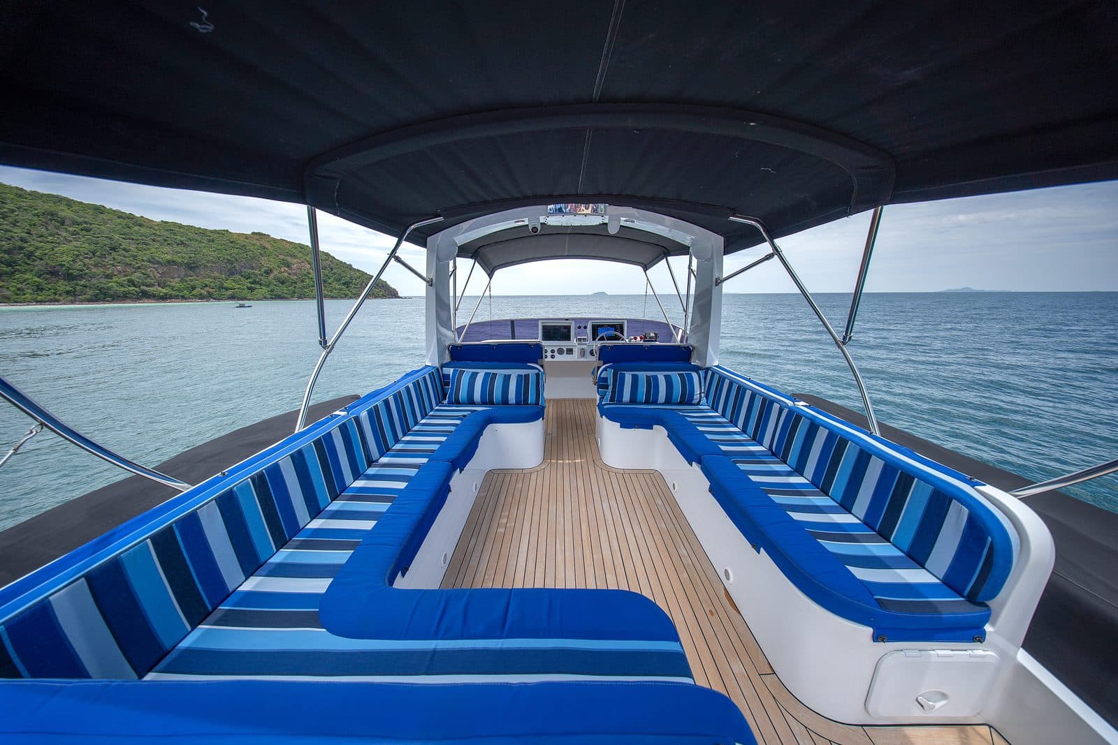 Privates Yacht Tarquin 66 · 4, 6 oder 8 Std. zu den Inseln von Pattaya (bis zu 25 Pers.)