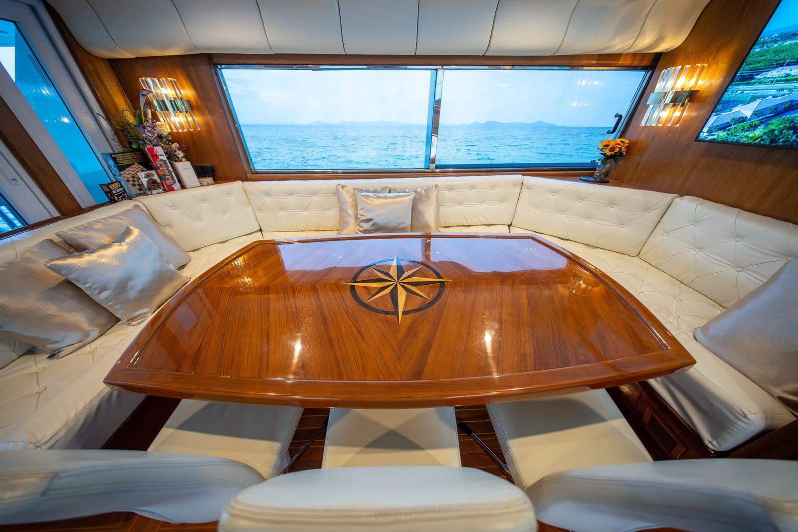 Privates Yacht Tarquin 66 · 4, 6 oder 8 Std. zu den Inseln von Pattaya (bis zu 25 Pers.)
