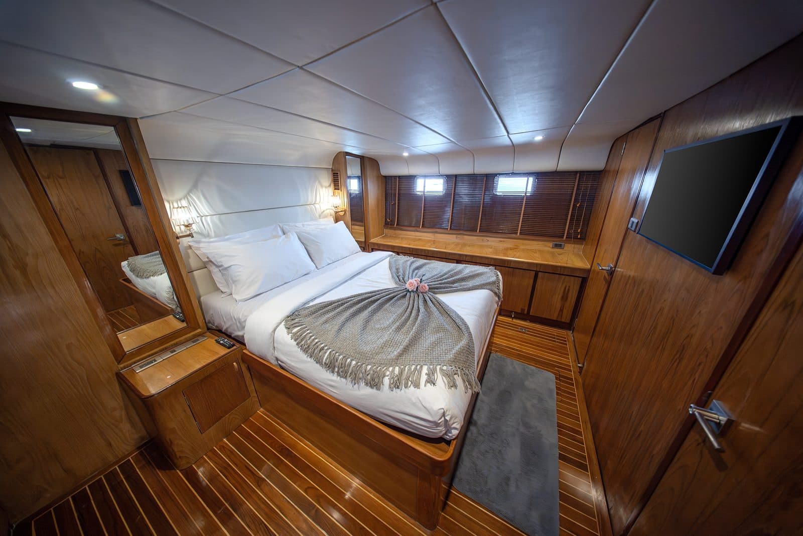 Privates Yacht Tarquin 66 · 4, 6 oder 8 Std. zu den Inseln von Pattaya (bis zu 25 Pers.)