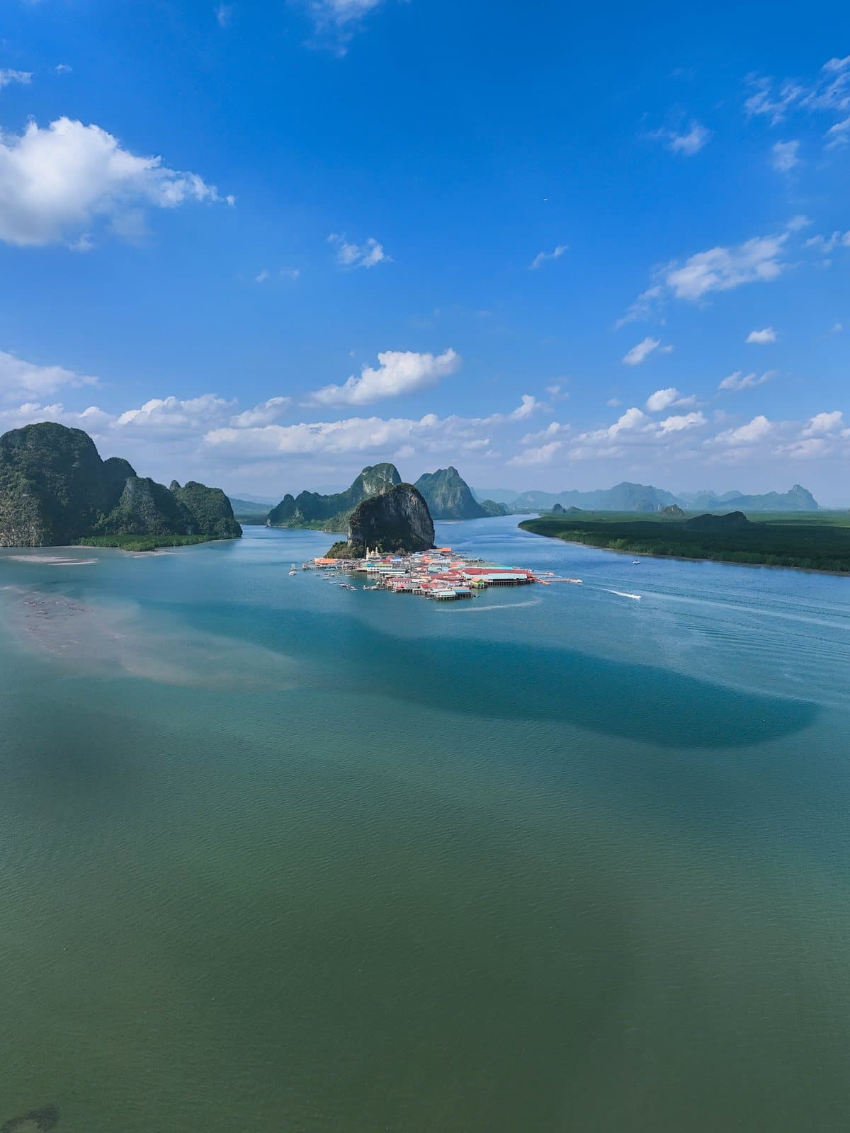 Baie de Phang Nga et James Bond Island en long-tail · au départ de Koh Yao (journée)
